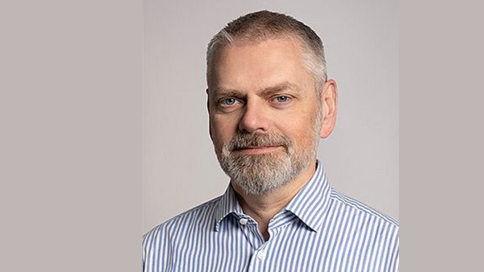 Das Bild zeigt Peter Berlich, den Fachbereichsleiter Cybersecurity an der FFHS.