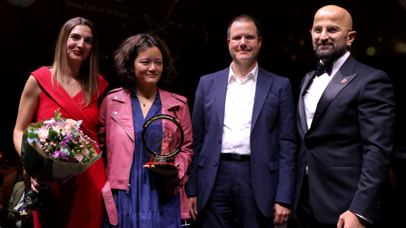 Swiss CISO of the Year: Anastasiia Vollmar, Head of Marketing beim Swiss Cyber Institute, Tana Dubel, CISO von Logitech, Tom Schmidt, Partner und Leiter Cybersecurity bei EY Schweiz, und Samir Aliyev, CEO vom Swiss Cyber Institute (v.l.). (Source: Netzmedien)