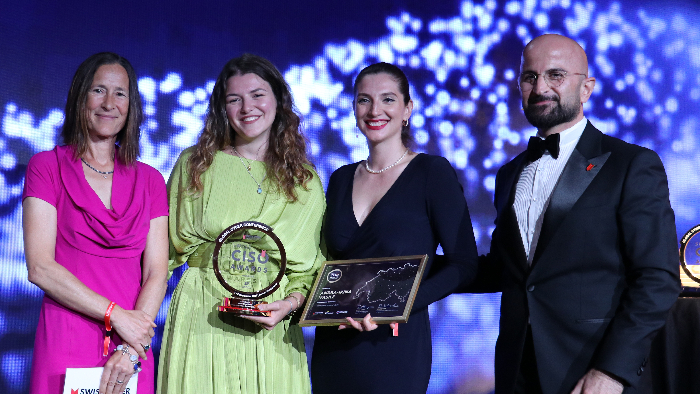 Future Leader Award (v.l.): Jury-Mitglied Maya Bundt, Andra-Irina Vasile, Senior Business Information Security Officer bei der Six Group, sowie Anastasiia Vollmar, Head of Marketing & Operations, und Samir Aliyev, CEO und Gründer des Swiss Cyber Institute. (Source: Netzmedien)